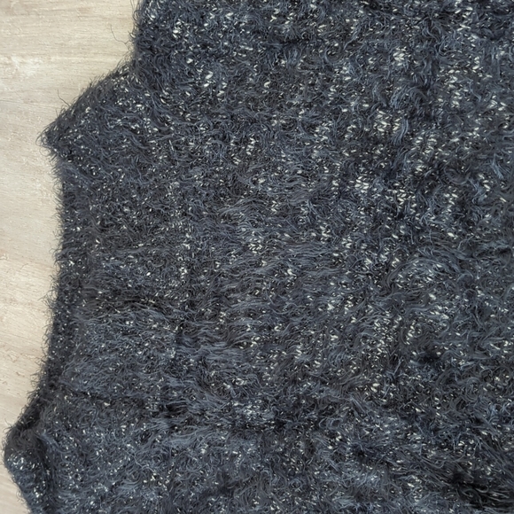 FINAL SALE 🌿EXPRESS FUZZY CROP SWEATER🌿 - Picture 4 of 4